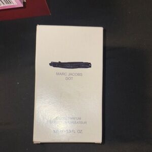 Marc Jacobs Dot Perfume - Classic Cream and Black